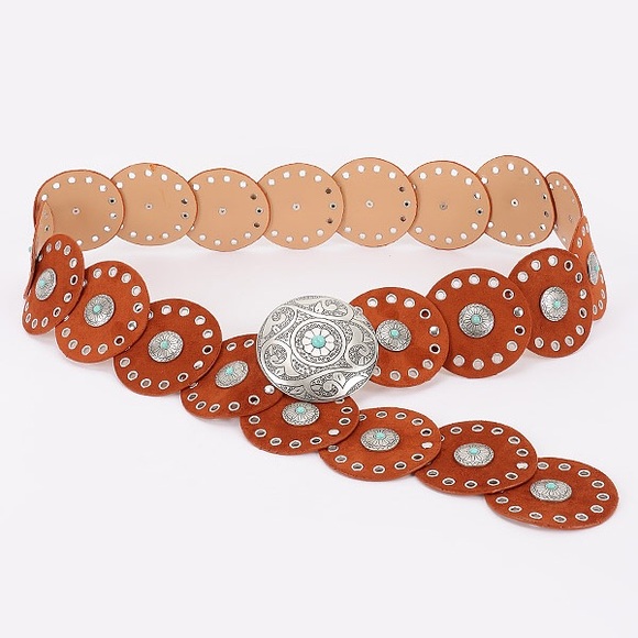 Plus Size Camel Leather w/ Silver Accents Concho Statement Belt - Picture 5 of 6